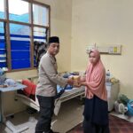 Kapolres Nagan Raya Berbagi Takjil di Rumah Sakit Umum Nagan Raya