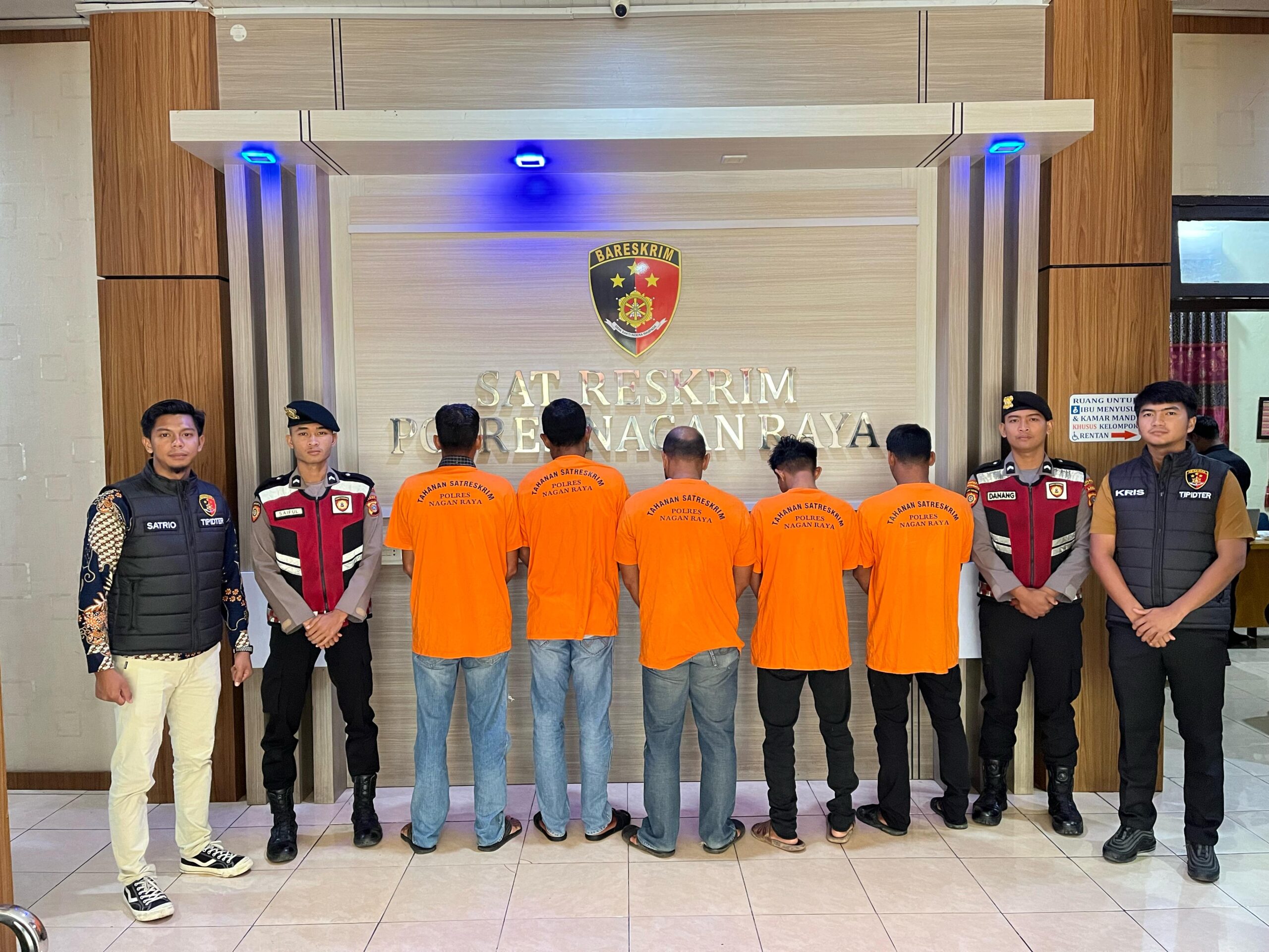 Reskrim Polres Nagan Raya Serahkan Tersangka dan BB Ilegal Mining Ke JPU