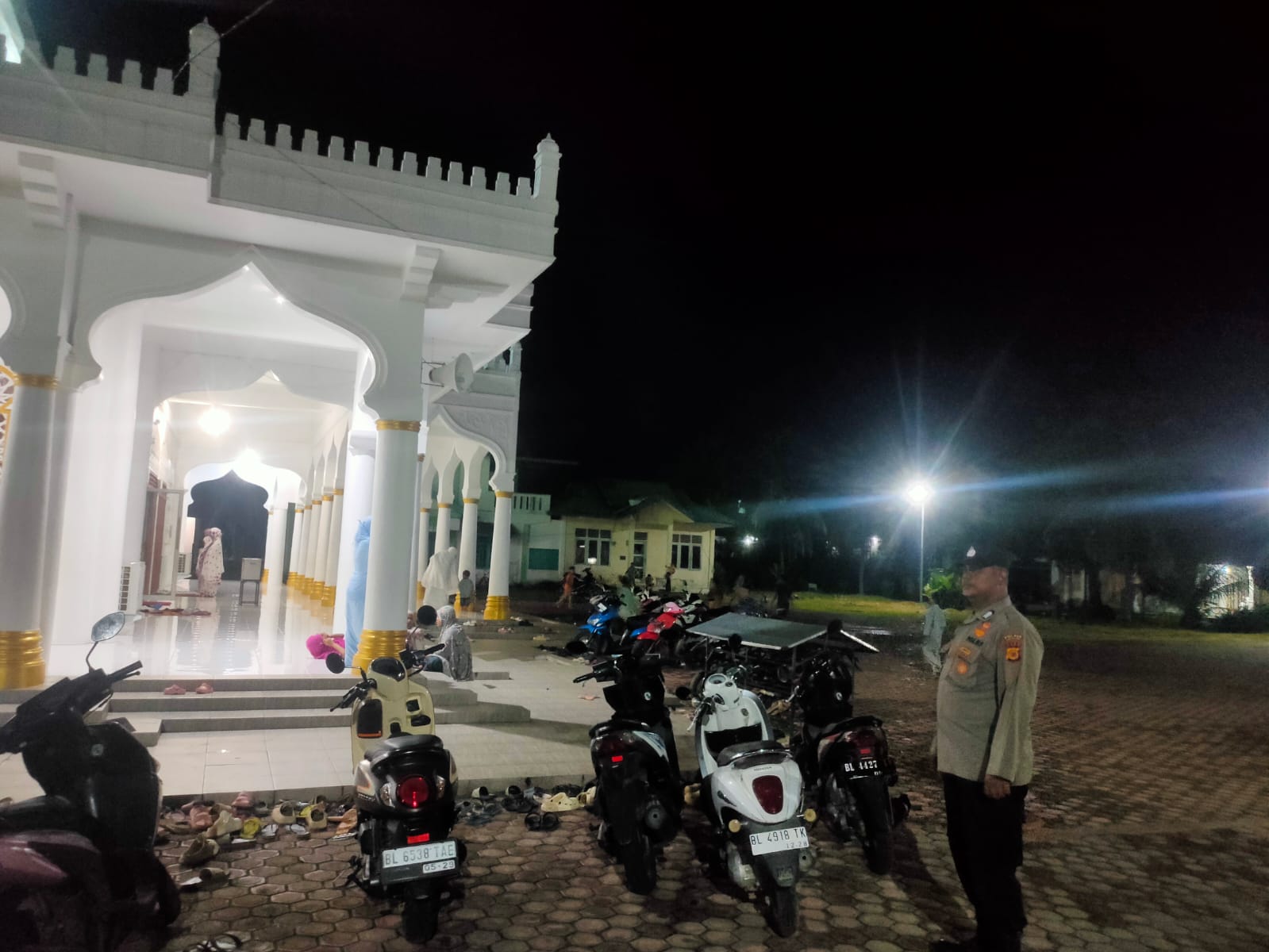 Dimalam Terakir Ramadhan, Polsek Samadua Tetap Lakukan Pengamanan Sholat Tarawih