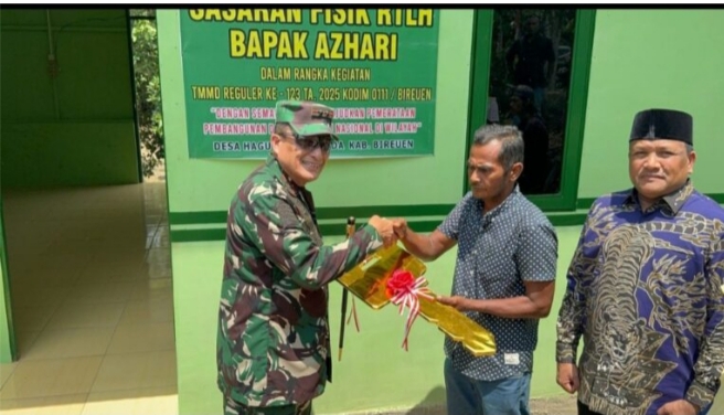 Pangdam IM serahkan kunci Rumah Layak Huni Bantuan Kodam IM untuk Azhari