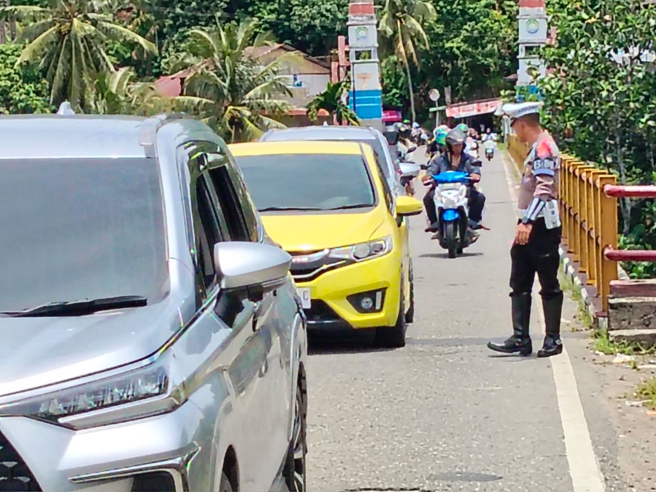 Satlantas Polres Aceh Selatan Lakukan Pengaturan pada Arus Padat Lalu Lintas di Jalur Mudik