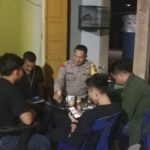 Sambang Malam Hari Upaya Bhabinkamtibmas Polsek Samadua Jaga Kamtibmas di Desa Binaan