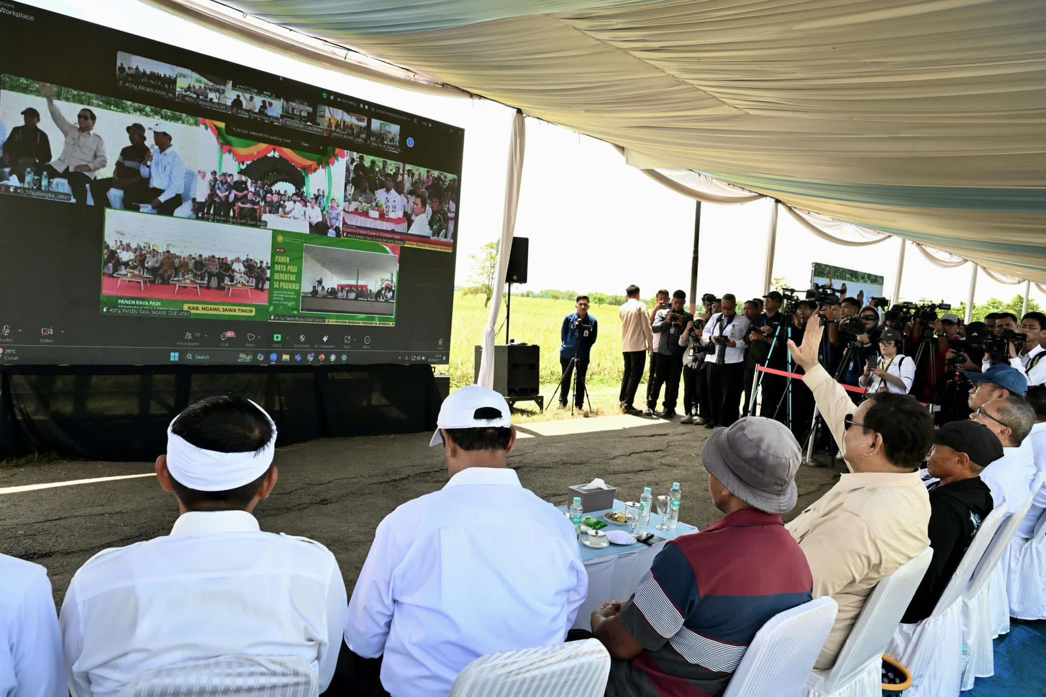 Presiden Prabowo Hadiri Panen Raya Padi di Majalengka