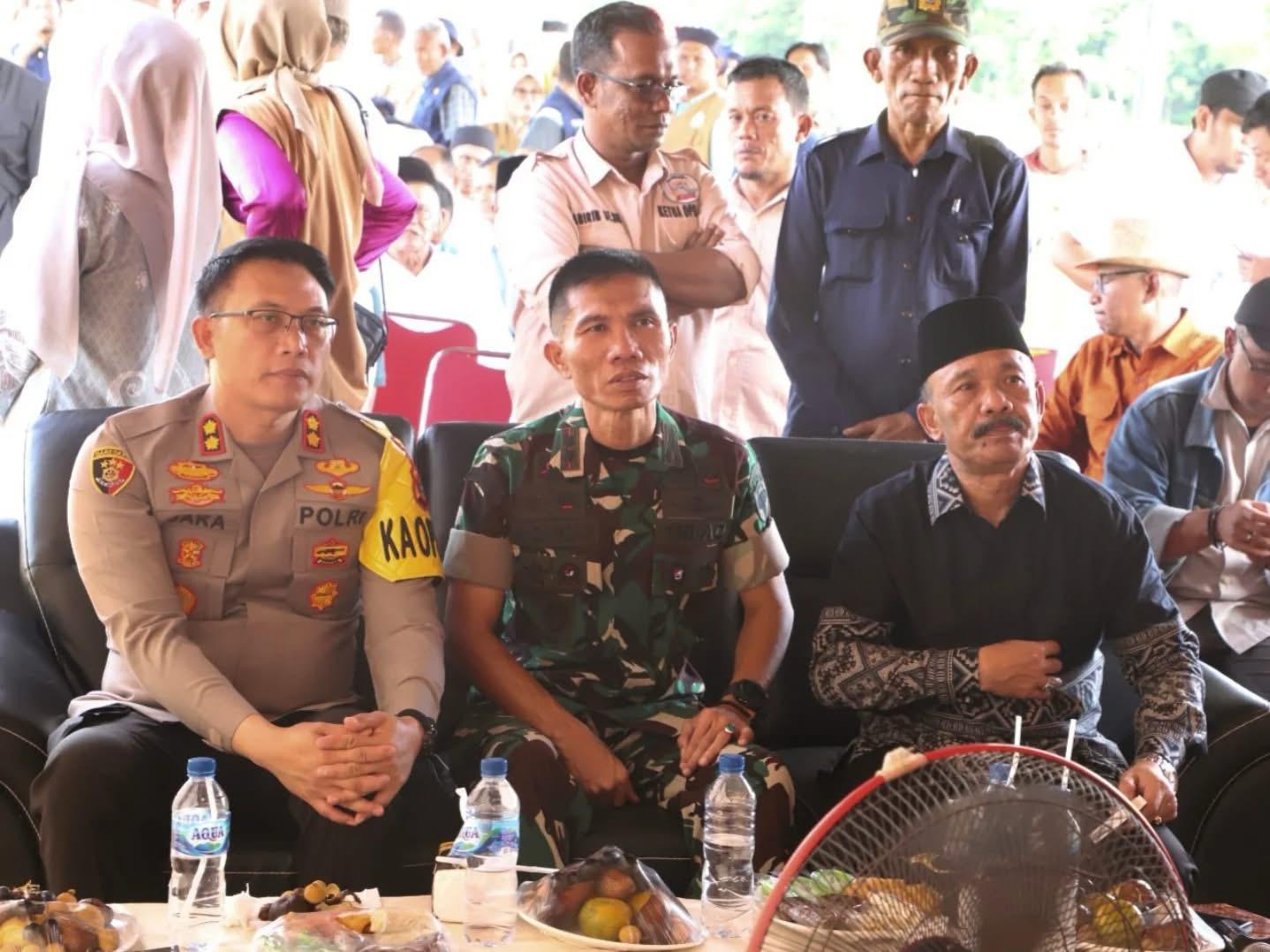 Dandim 0102/Pidie dan Forkopimda Panen Raya Serentak di Tiro : Dorong Pidie Jadi Lumbung Pangan Strategis