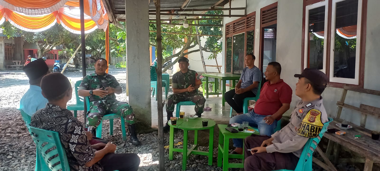 Sinergitas TNI Polri Sambangi Warga Dengarkan Aspirasi dan Keluhan Masyarakat