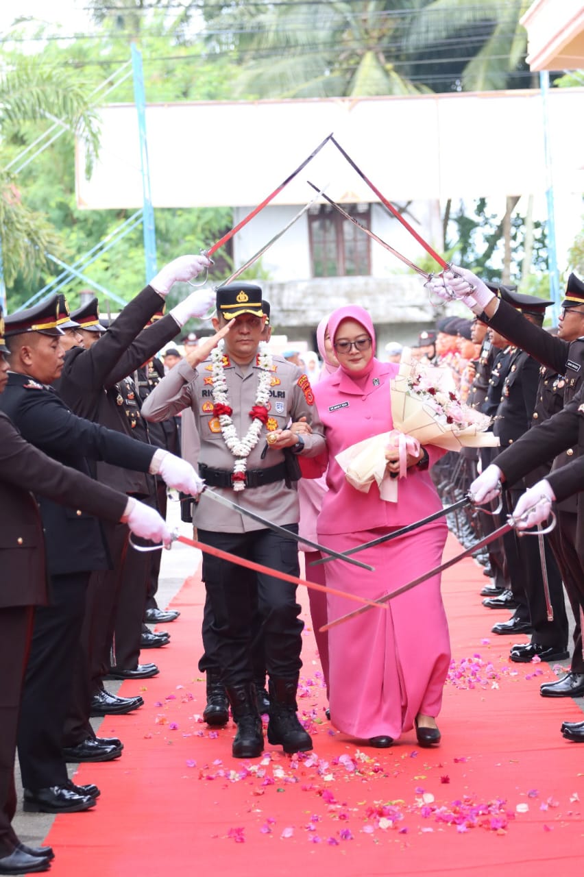 Polres Aceh Selatan Gelar Tradisi Penyambutan Kapolres Baru