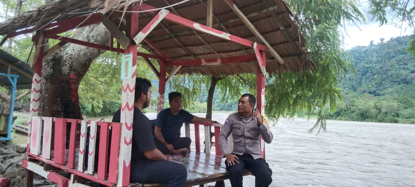 Perkuat Silaturahmi dan Sinergitas, Bhabinkamtibmas Polsek Kluet Tengah Sambangi Warga