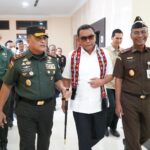 Pangdam IM Sambut Hangat Kepala Kejati Aceh yang Baru di Bandara Sultan Iskandar Muda