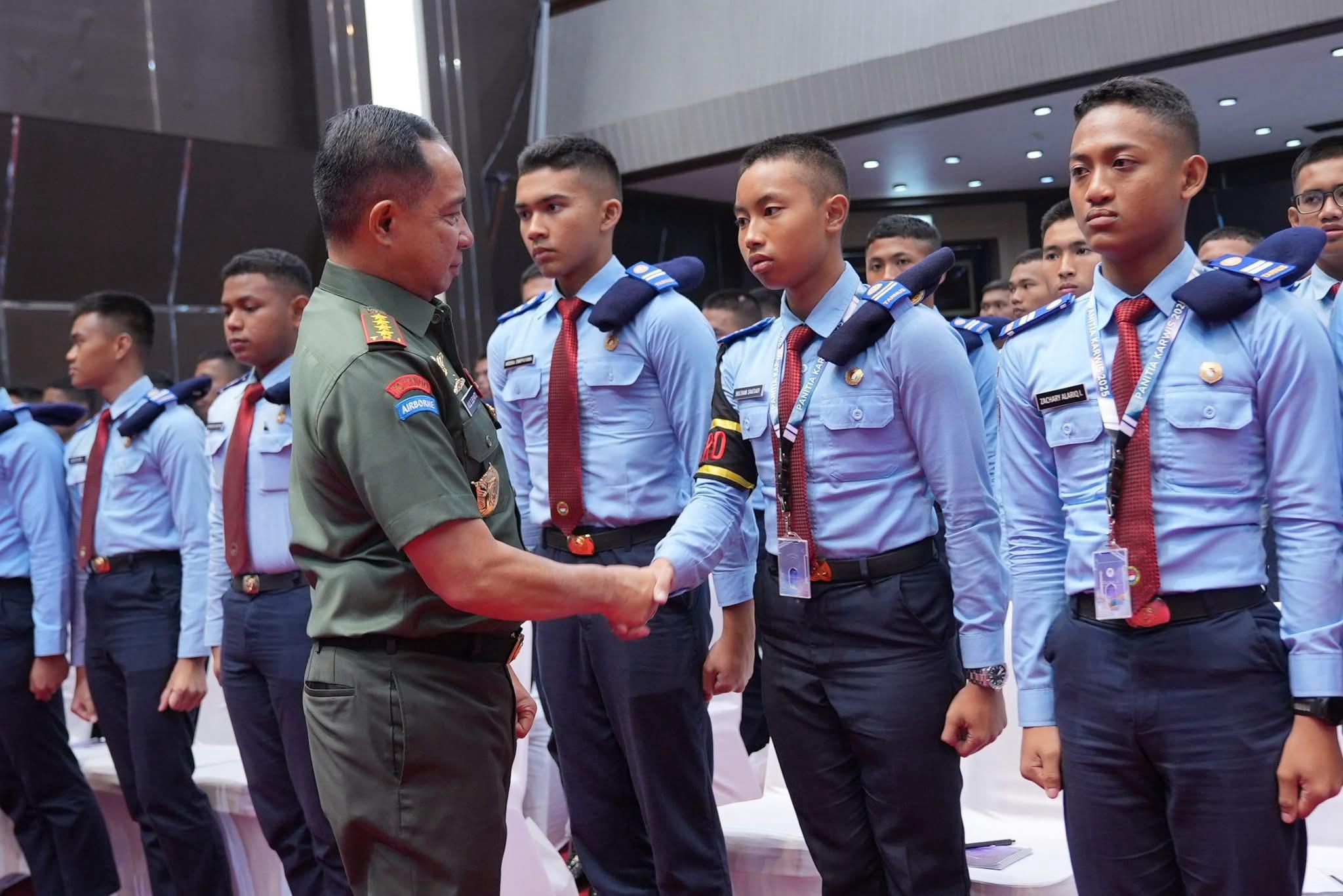 Panglima TNI Tanamkan Nilai Kepemimpinan dan Nasionalisme kepada Siswa SMA Taruna Nusantara