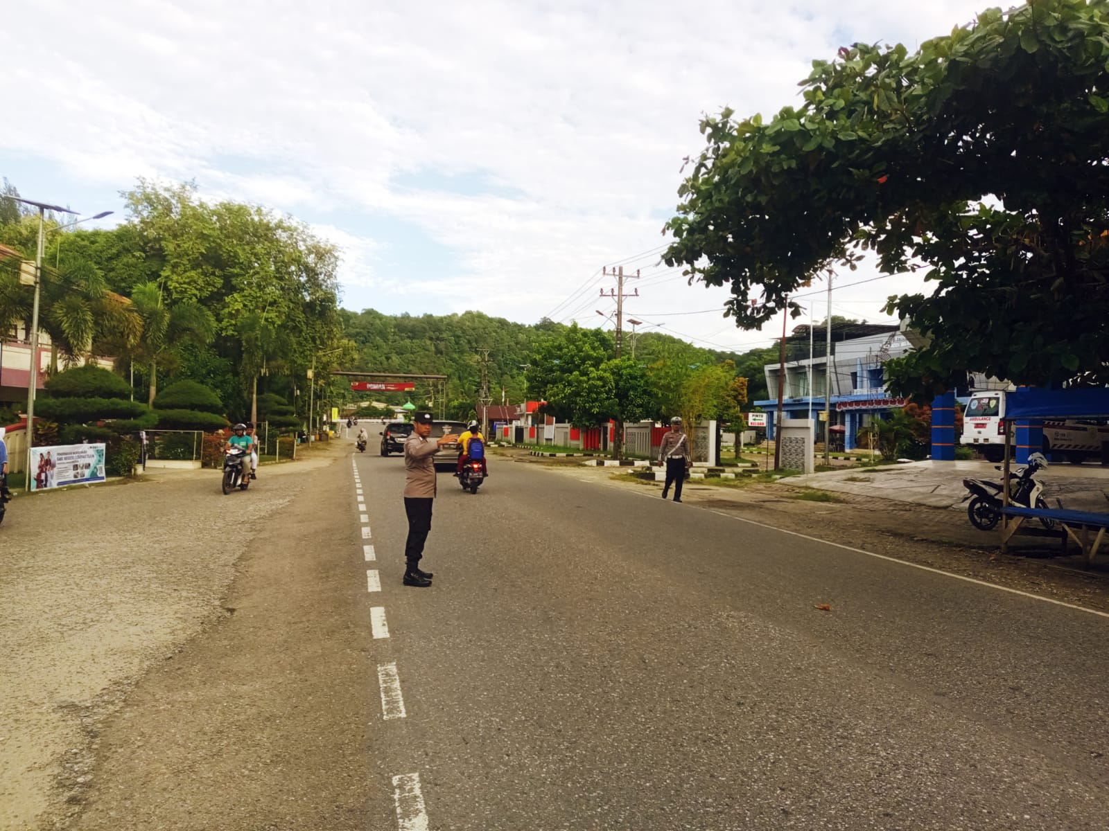 Personel Polsek Tapaktuan Laksanakan Gatur Pagi, Pastikan Kelancaran dan Keamanan Lalu Lintas