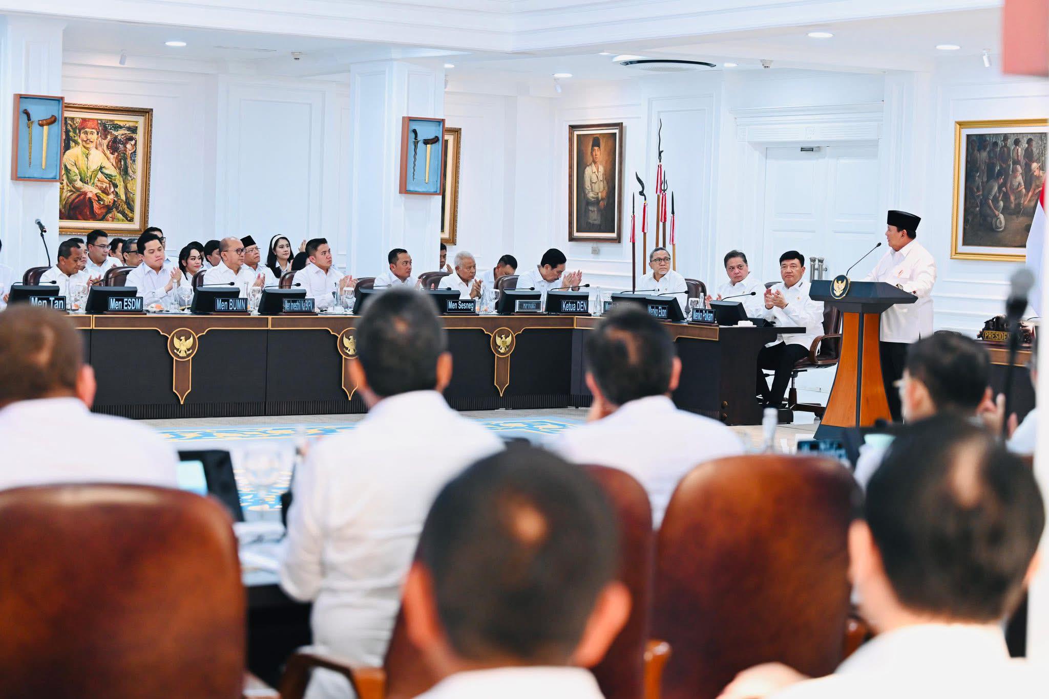 Presiden Prabowo Pimpin Sidang Kabinet Paripurna ke-6 di Istana Kepresidenan