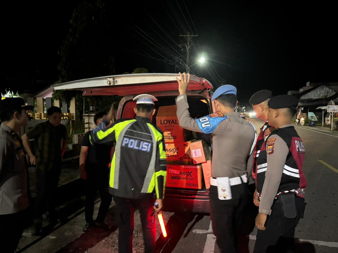 Ciptakan Rasa Aman, Personel Polres Aceh Selatan Gelar Razia Malam Hari