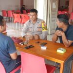 Personel Polsek Labuhanhaji Dengarkan Aspirasi dan Sampaikan Himbauan Kamtibmas Lewat Sambang
