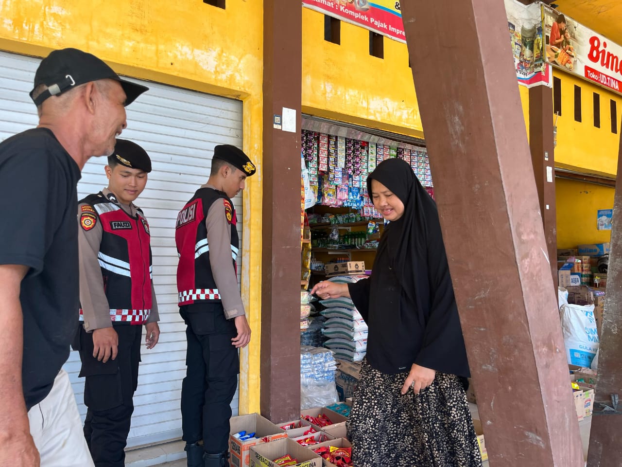 Sat Samapta Polres Aceh Selatan Gelar Patroli Dialogis di Pasar Inpres dan Kawasan Pertokoan
