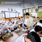 Wapres Gibran Tinjau Pelaksanaan MBG di SMPN 61 Jakarta
