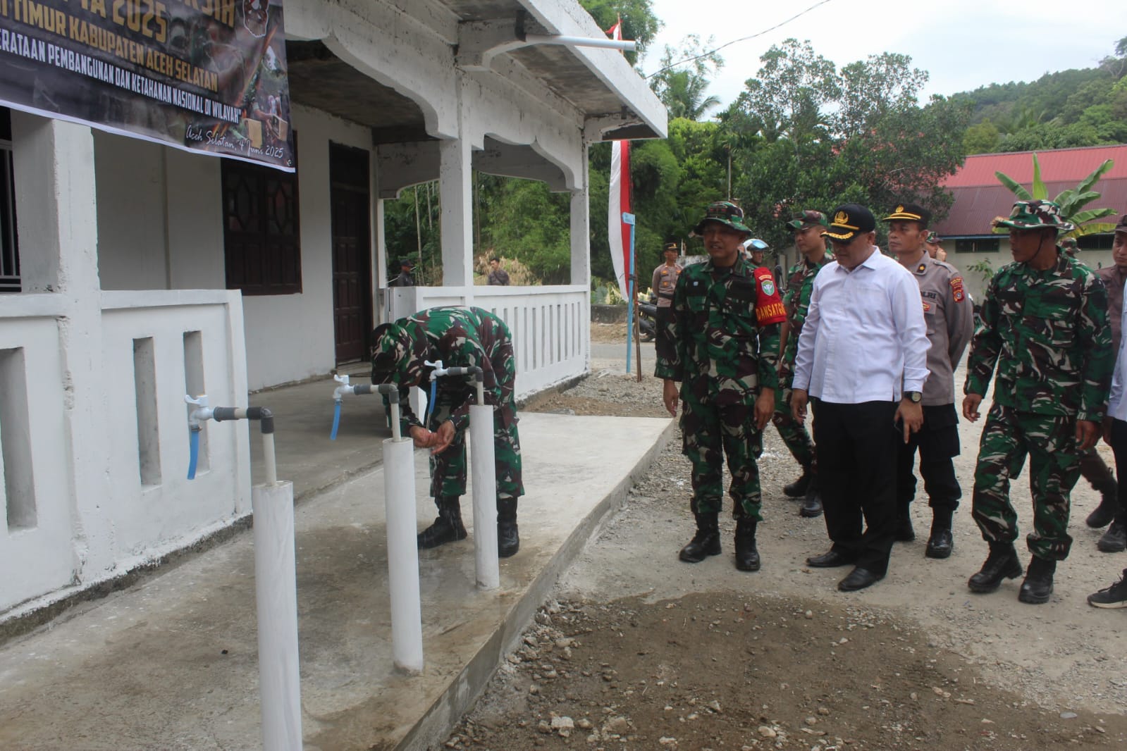 ‎Irdam IM Bersama Rombongan Tinjau Hasil Sasaran Fisik TMMD ke-124 Kodim 0107/Aceh Selatan