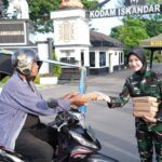 Jum’at berkah, Kodam Iskandar Muda bagikan 198 Paket Makan gratis bagi Warga