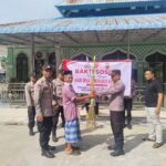 Sambut HUT Bhayangkara ke-79, Polsek Labuhanhaji Barat Gelar Bakti Sosial di Masjid Baitussani dan Al-Mubaraq