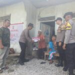 Sambut HUT Bhayangkara ke-79, Polsek Labuhanhaji Timur Salurkan Bansos kepada Warga Kurang Mampu