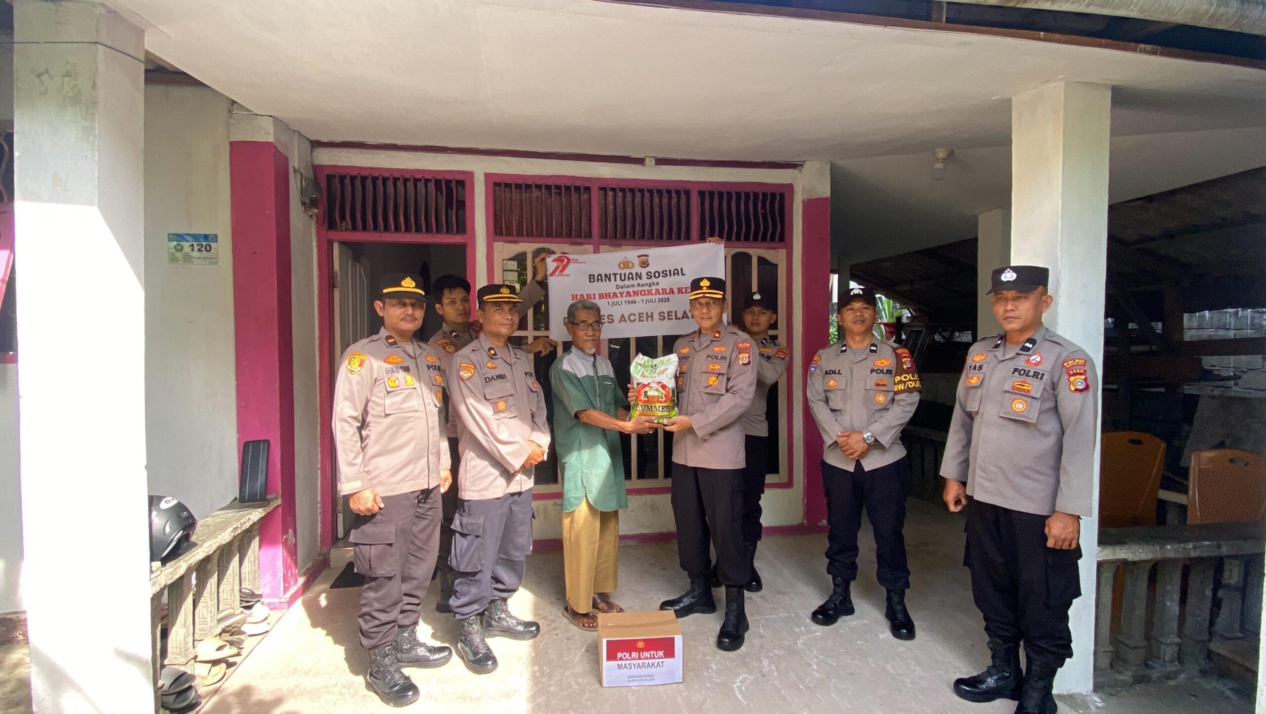 Anjangsana, Polres Aceh Selatan Salurkan Bansos untuk Purnawirawan Polri Sambut HUT Bhayangkara ke-79