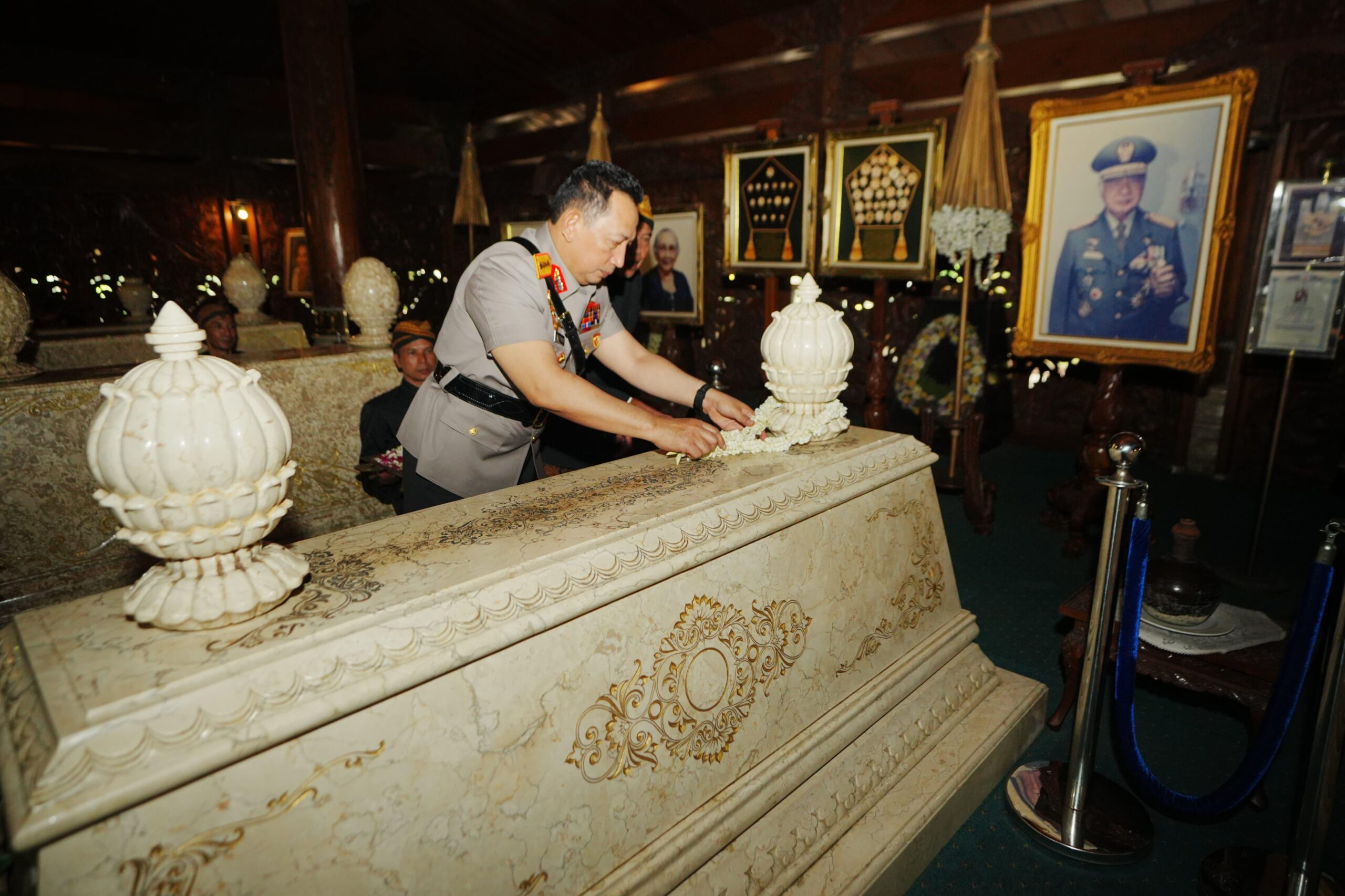 Setelah BJ Habibie, Hari ini Kapolri Ziarah ke Makam Presiden RI ke-2 Soeharto