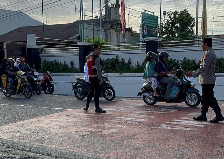 Polsek Tapaktuan Gatur Pagi Wujudkan Keamanan dan Kelancaran Lalin di Jam Sibuk