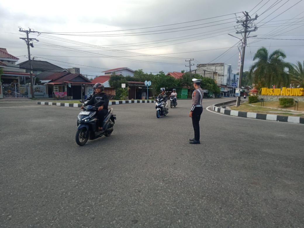 Sat Lantas Polres Aceh Selatan Laksanakan Gatur Pagi Wujudkan Kelancaran Lalu Lintas di Jam Sibuk