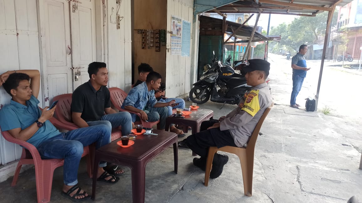 Sambang Warga, Polsek Samadua Berikan Himbauan Kamtibmas dan Dengarkan Keluhan Masyarakat