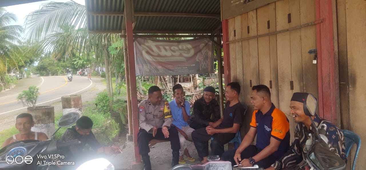 Polsek Meukek Sambangi Warga Sampaikan Himbauan Bahaya Narkoba dan Judi Online