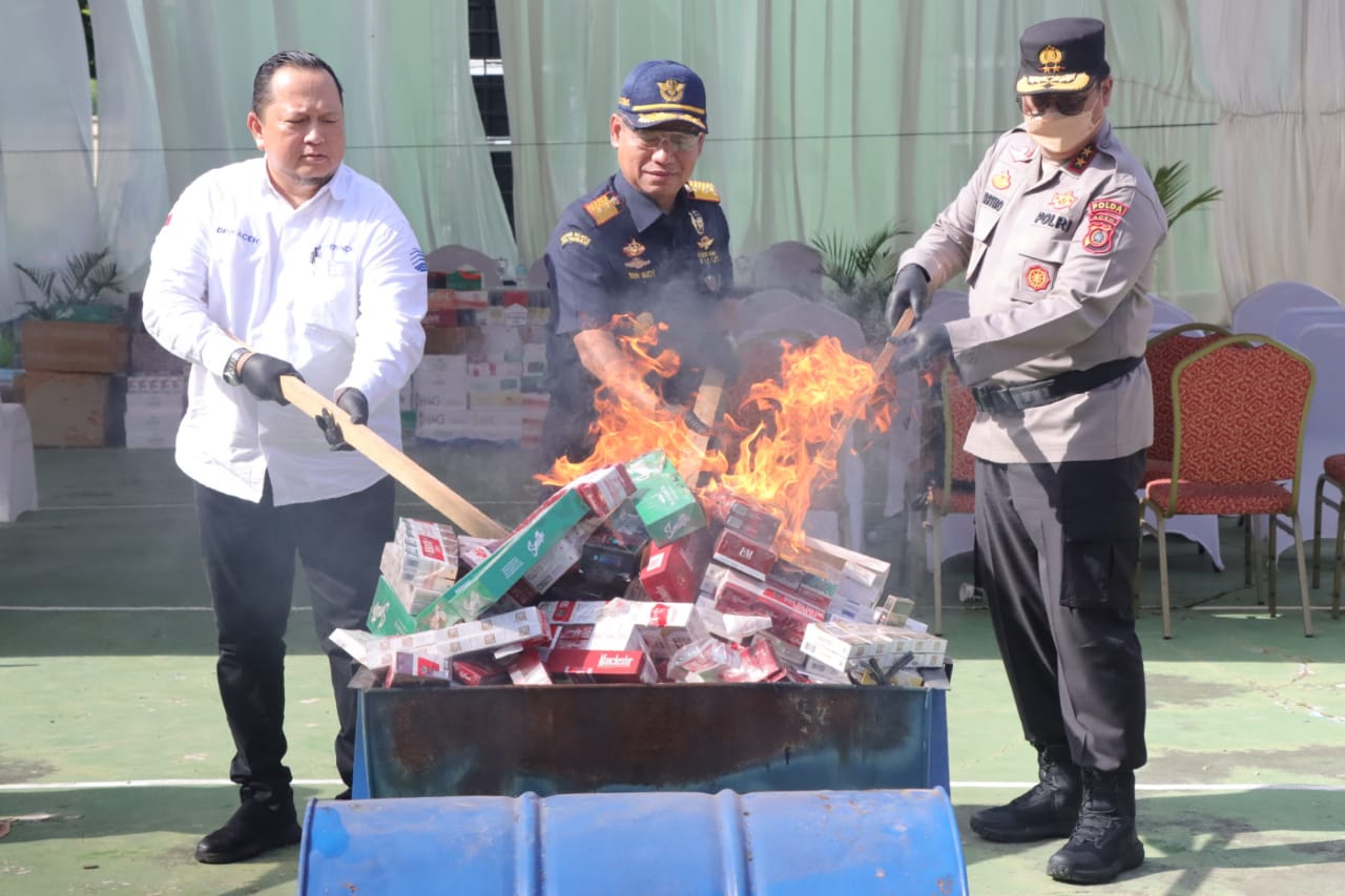 Kapolda Aceh Hadiri Pemusnahan Barang Milik Negara Hasil Penindakan Bea Cukai