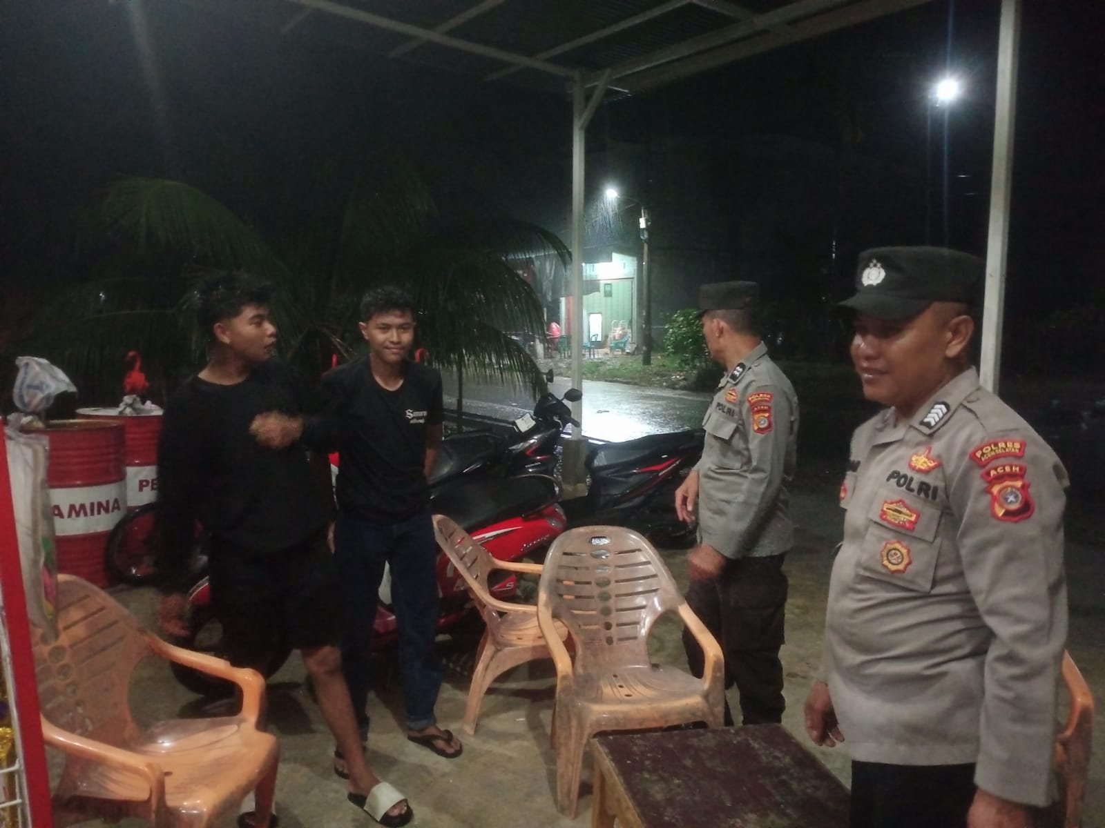 Polsek Kluet Utara Lakukan Patroli Malam Himbau Warga Waspadai Bahaya Narkoba dan Judi Online