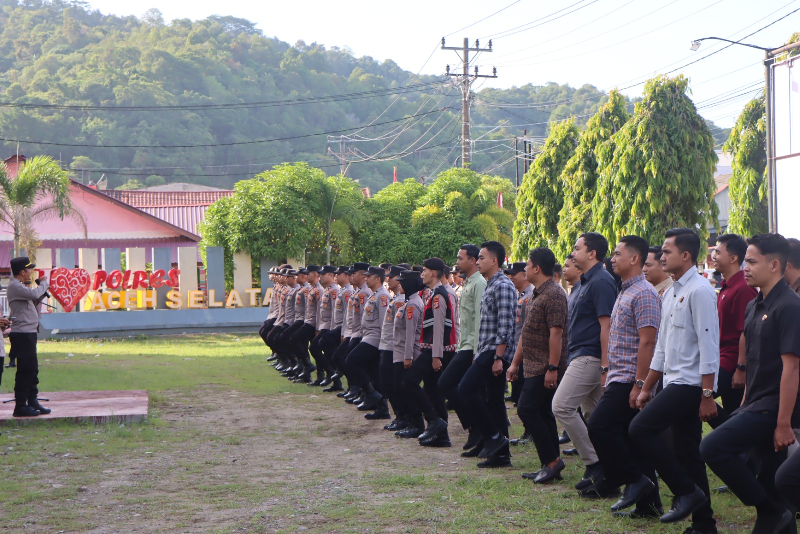 Polres Aceh Selatan Laksanakan Latihan PBB Bentuk Personel yang Sigap dan Disiplin