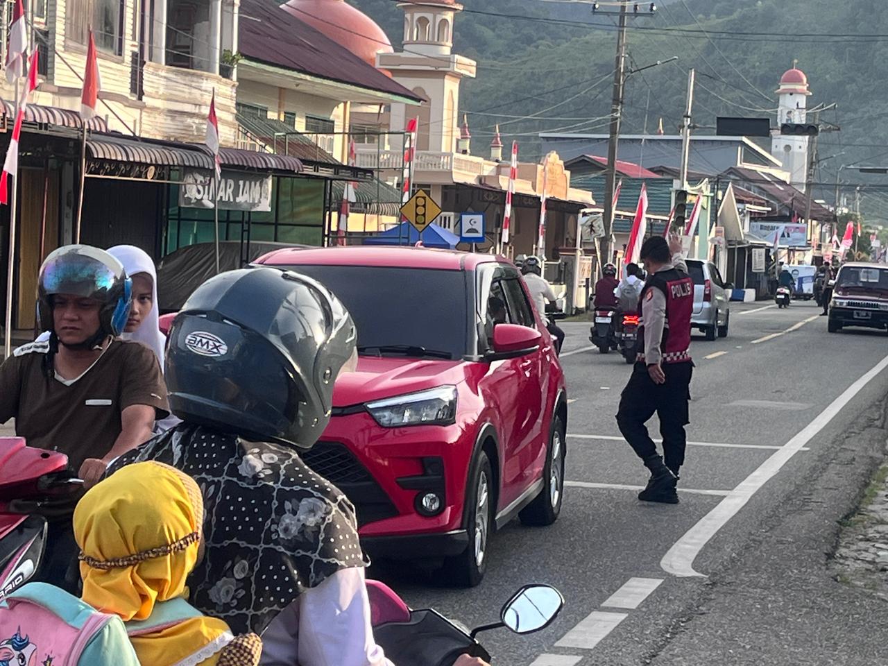 Sat Samapta Polres Aceh Selatan Gelar Strong Point Pagi, Pastikan Aktivitas Warga Berjalan Aman dan Lancar