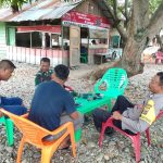 Sambil Ngopi Personel Polsek Kluet Timur Berikan Himbauan Bahaya Judi Online dan Narkoba