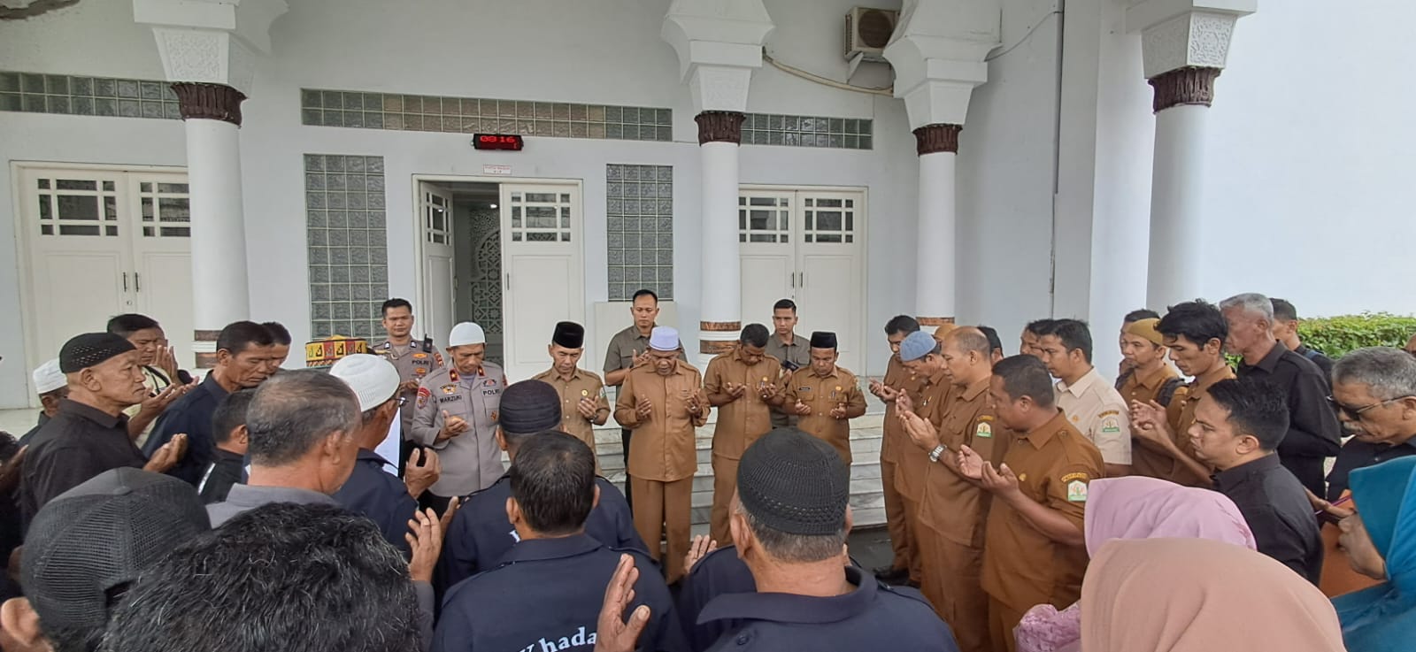 Kapolda Aceh Bersama Pengurus Masjid Raya Doakan Aksi Hari Ini Berjalan Damai dan Lancar