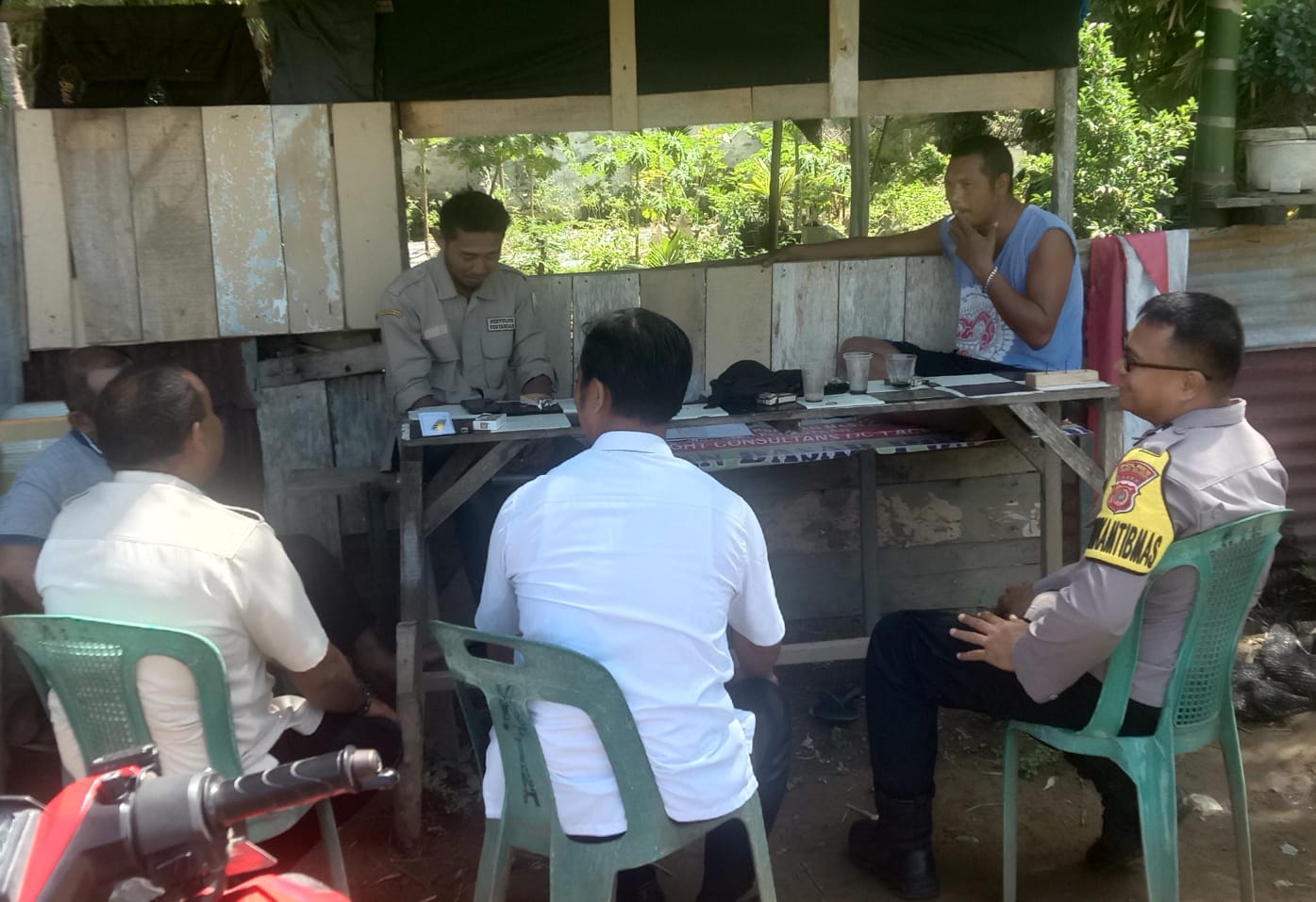 Lewat Sambang, Polsek Tapaktuan Ajak Warga Jaga Keamanan Lingkungan