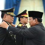 Presiden Prabowo Menganugerahkan Pangkat Istimewa kepada Letnan Jenderal TNI (Purn) Djamari Chaniago dan Letnan Jenderal Polisi (Purn) Ahmad Dofiri