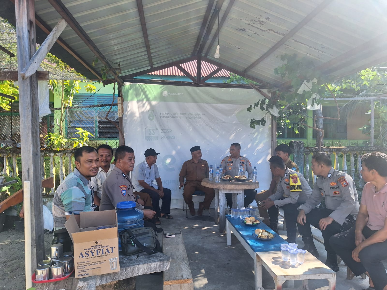 Sawe Keude Kopi Bersama Aparatur Gampong, Polsek Tapaktuan Jalin Silahturahmi dan Ajak Jaga Kamtibmas