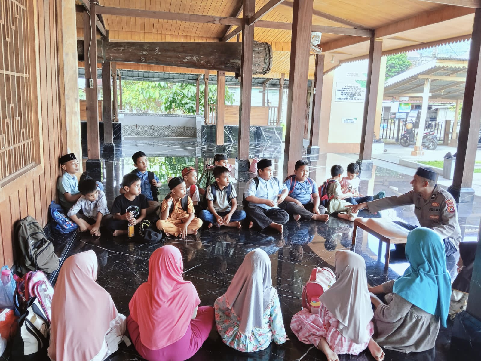 Polisi Mengajar Ngaji, Wujud Kepedulian Polres Aceh Selatan untuk Generasi Muda yang Qur’ani