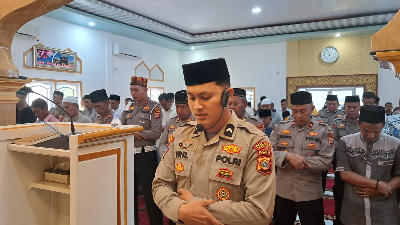 Kuatkan Iman dan Taqwa, Personel Polres Aceh Selatan Jadi Imam Sholat Jumat