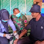 Kesehatan Brigif TP 90/YGD Kolaborasi Bersama Puskesmas Lakukan Pelayanan Kesehatan Bagi Lansia Secara Door to Door