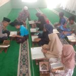 Polres Aceh Selatan Ajak Anak-Anak Cinta Al-Qur’an Lewat Program Polisi Mengajar Mengaji