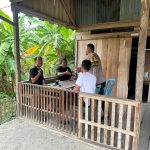 Polsek Kluet Utara Sambangi Warga, Sampaikan Himbauan Kamtibmas Sambil Duduk Santai