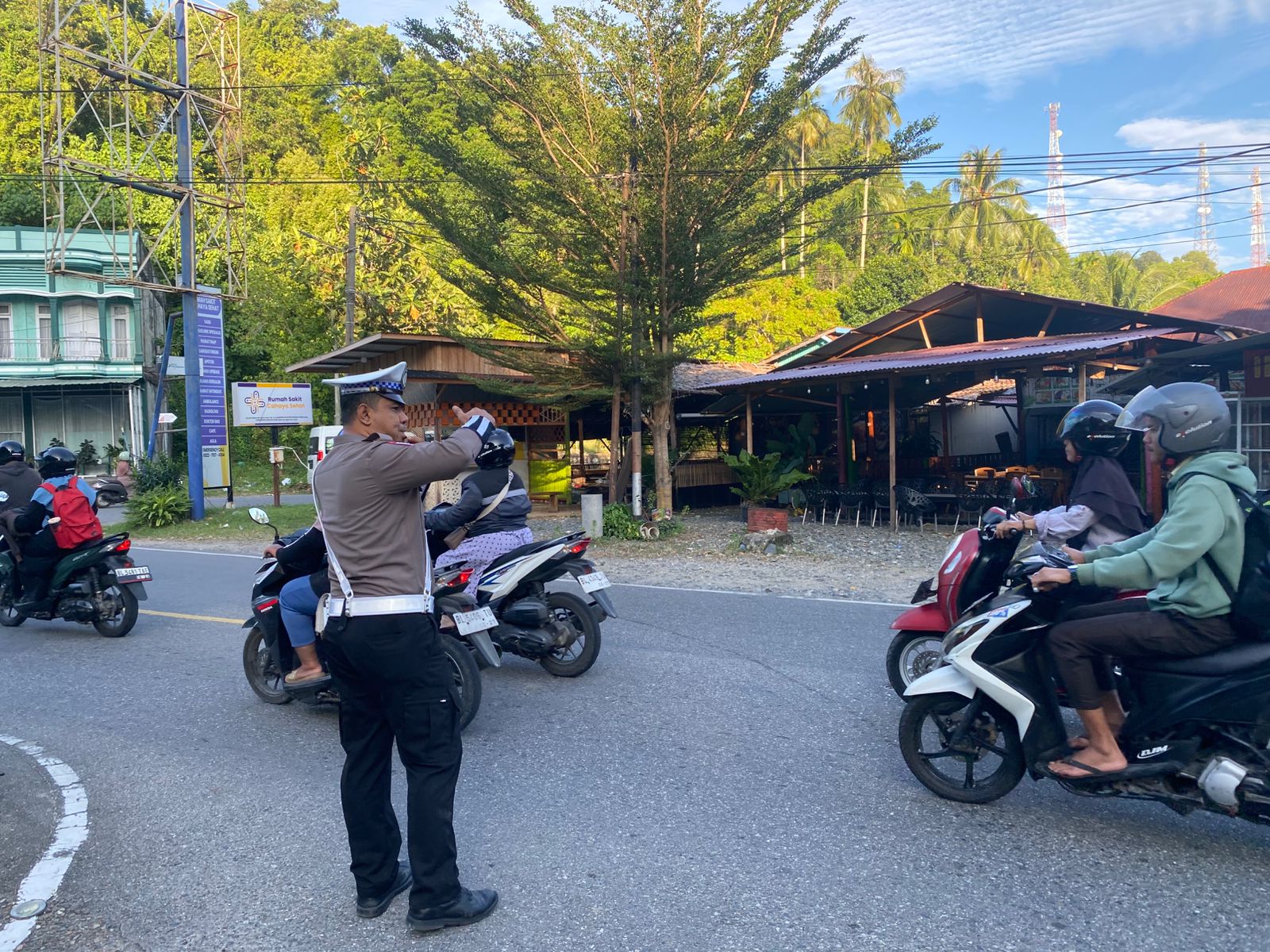 Satlantas Polres Aceh Selatan Laksanakan Strong Point Pagi Ciptakan Arus Lalu Lintas Lancar