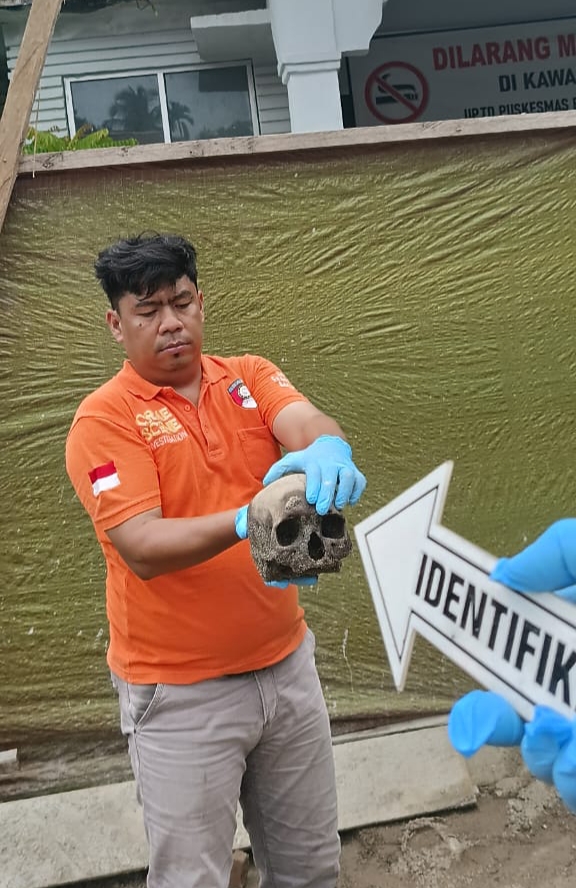 Tengkorak Manusia Ditemukan di Puskesmas Bukit Gadeng, Tim Inafis Polres Aceh Selatan Lakukan Olah TKP