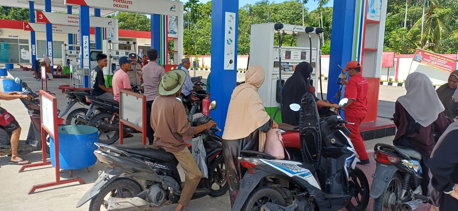 Polsek Jajaran Polres Aceh Selatan Laksanakan Pengecekan dan Penjagaan SPBU Antisipasi Kelangkaan dan Antrian BBM