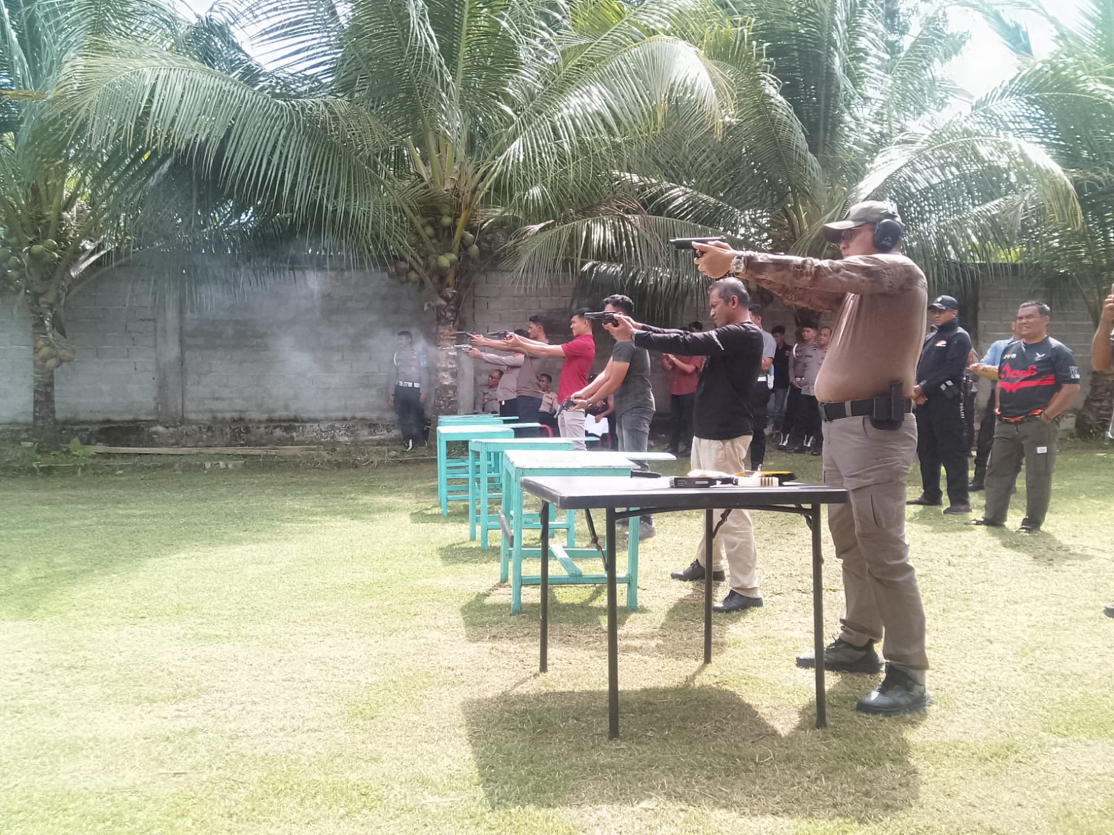 Polres Aceh Selatan Laksanakan Latihan Menembak, Tingkatkan Profesionalisme dan Kesiapsiagaan Personel