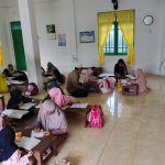 Personel Polsek Samadua Ajak Anak-Anak Cinta Al-Qur’an Lewat Program Polisi Mengajar