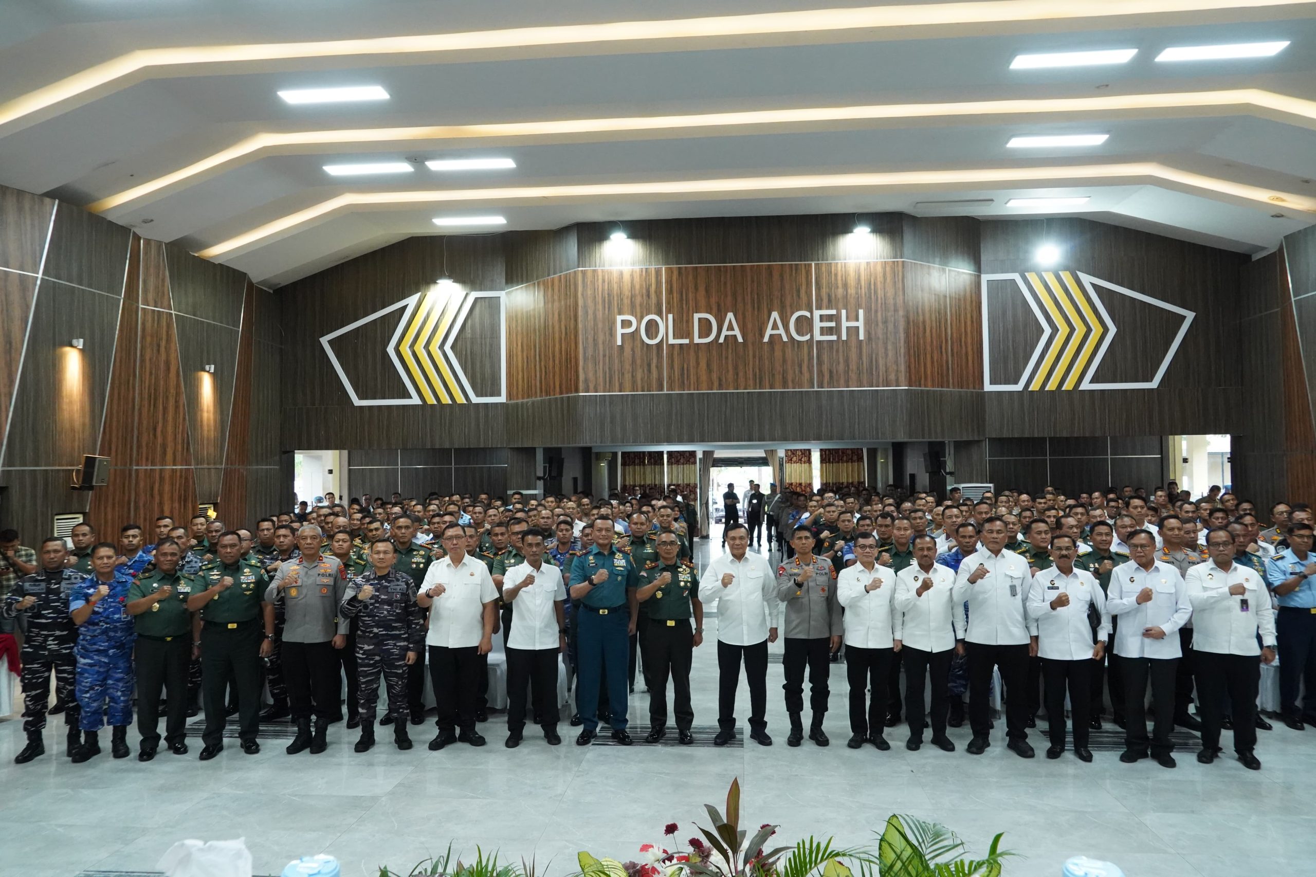 Personel TNI dan Polri se Aceh Terima Pengarahan Menkopolkam RI di Mapolda Aceh