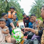Tim Gabungan TNI/Polri, BPBD dan Evakuasi Penduduk Terjebak Banjir di Desa Seuneubok Pusaka
